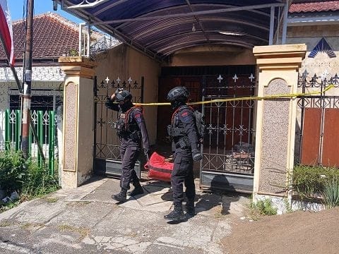 Tim Penjinak Bom Evakuasi Benda Diduga Granat di Kota Malang, Warga Diimbau Tenang