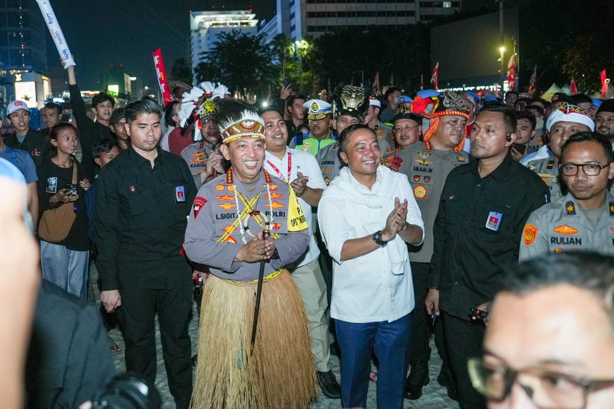 Tinjau Panggung Rakyat di HI, Kapolri dan Mensesneg Dapat Sambutan Hangat dari Warga