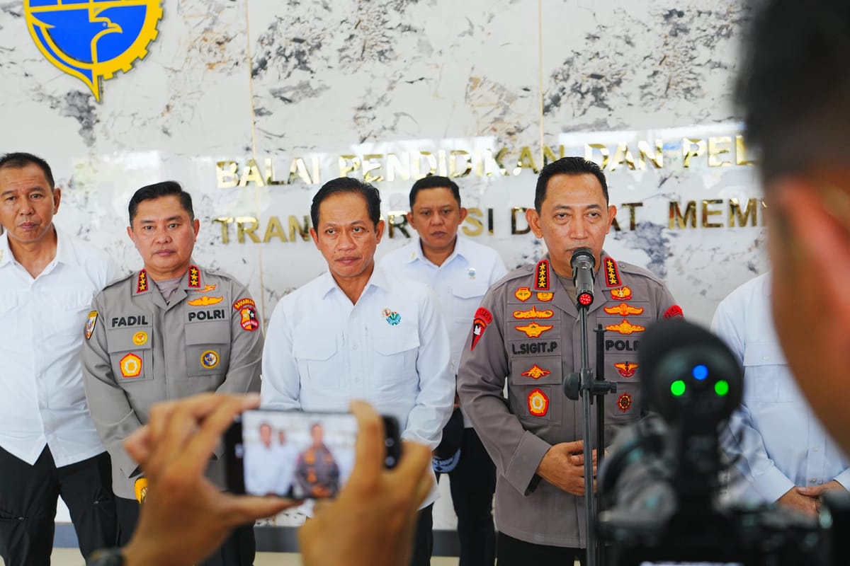 Tinjau Penanganan Karhutla Kalbar, Kapolri Ungkap Titik Api Terus Menurun