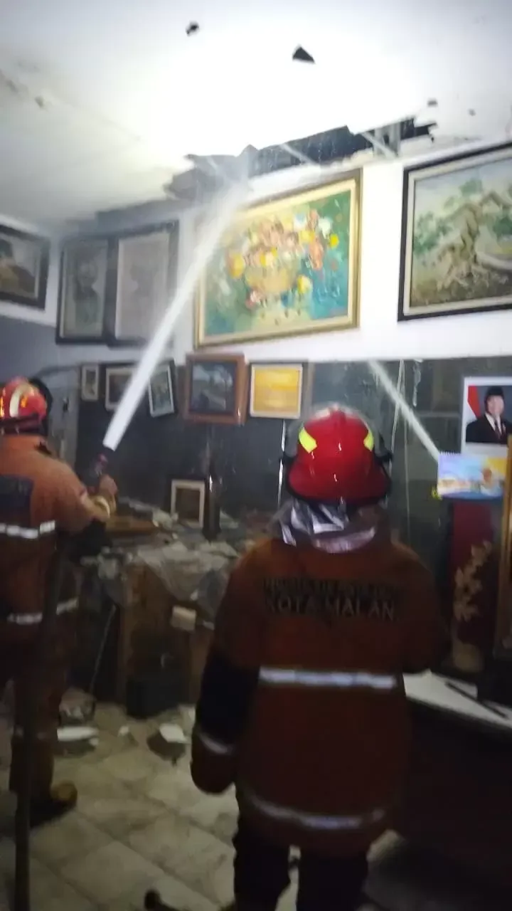 Toko Pigura di Blimbing Terbakar Pemilik Rugi Hingga Rp 50 Juta