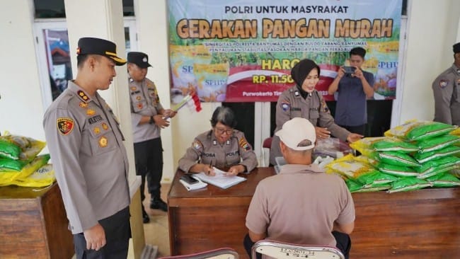 Wakapolresta Banyumas Tinjau Langsung Gerakan Pangan Murah untuk Warga