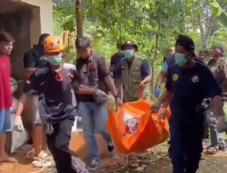 Warga Batang Geger, Mayat Pria Ditemukan Membusuk di Sumur Pasar Wonotunggal