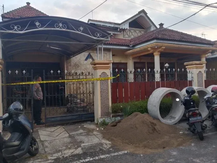 Warga Blimbing Temukan Benda Mirip Granat saat Renovasi Rumah di Malang