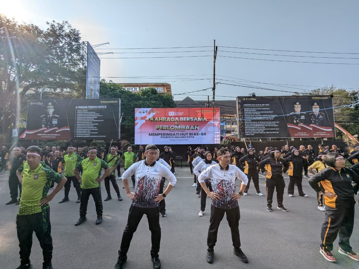 Warga Terhibur! Lomba Makan Kerupuk hingga Tarik Truk Ramaikan Polresta Malang Kota