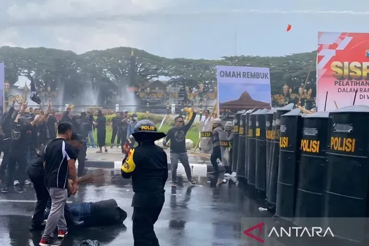 1.000 Personel Gabungan Ikut Sispamkota Polresta Malang di Balai Kota