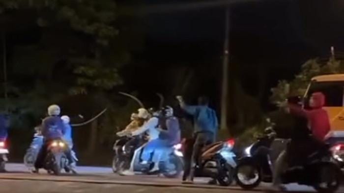 Aksi Pemuda Bersenjata Tajam di Bawen Semarang Viral, Polisi Pastikan Segera Amankan