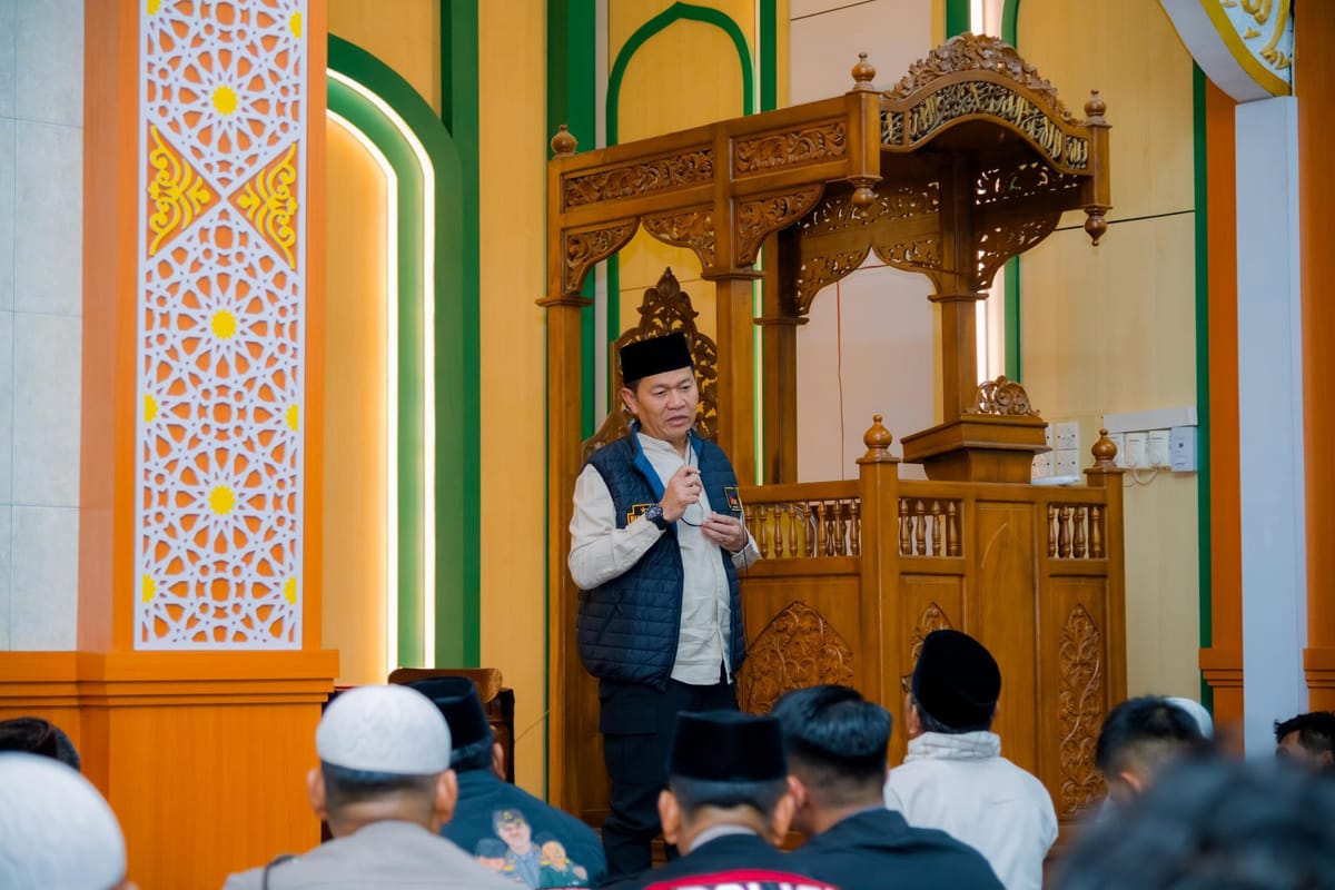 Bangun Kedekatan dengan Masyarakat, Wakapolda Sumbar Pimpin Subuh Berjamaah di Masjid Nurul Islam
