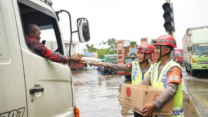 Buka Posko Darurat di Genuk, Polda Jateng Sediakan Ribuan Porsi Makanan