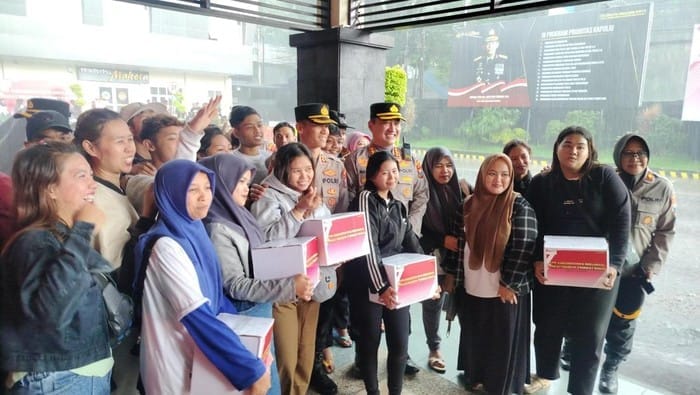 Buruh Antusias Terima Bantuan Sosial dari Polresta Malang Kota