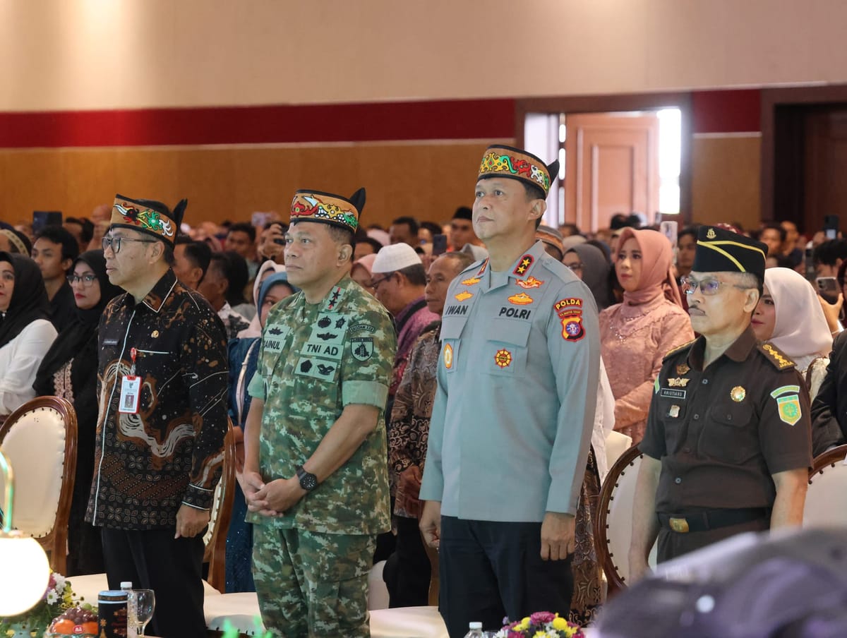 Dukung Dunia Pendidikan, Kapolda Kalteng Hadiri Wisuda 2.013 Mahasiswa dan Pengukuhan Guru Besar UMPR