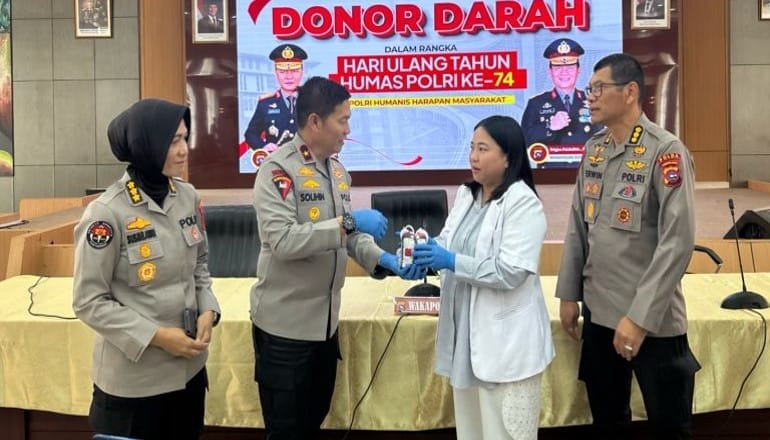 HUT ke-74 Humas Polri, Polda Sumbar Teguhkan Komitmen Humanis dan Sinergi Lewat Donor Darah