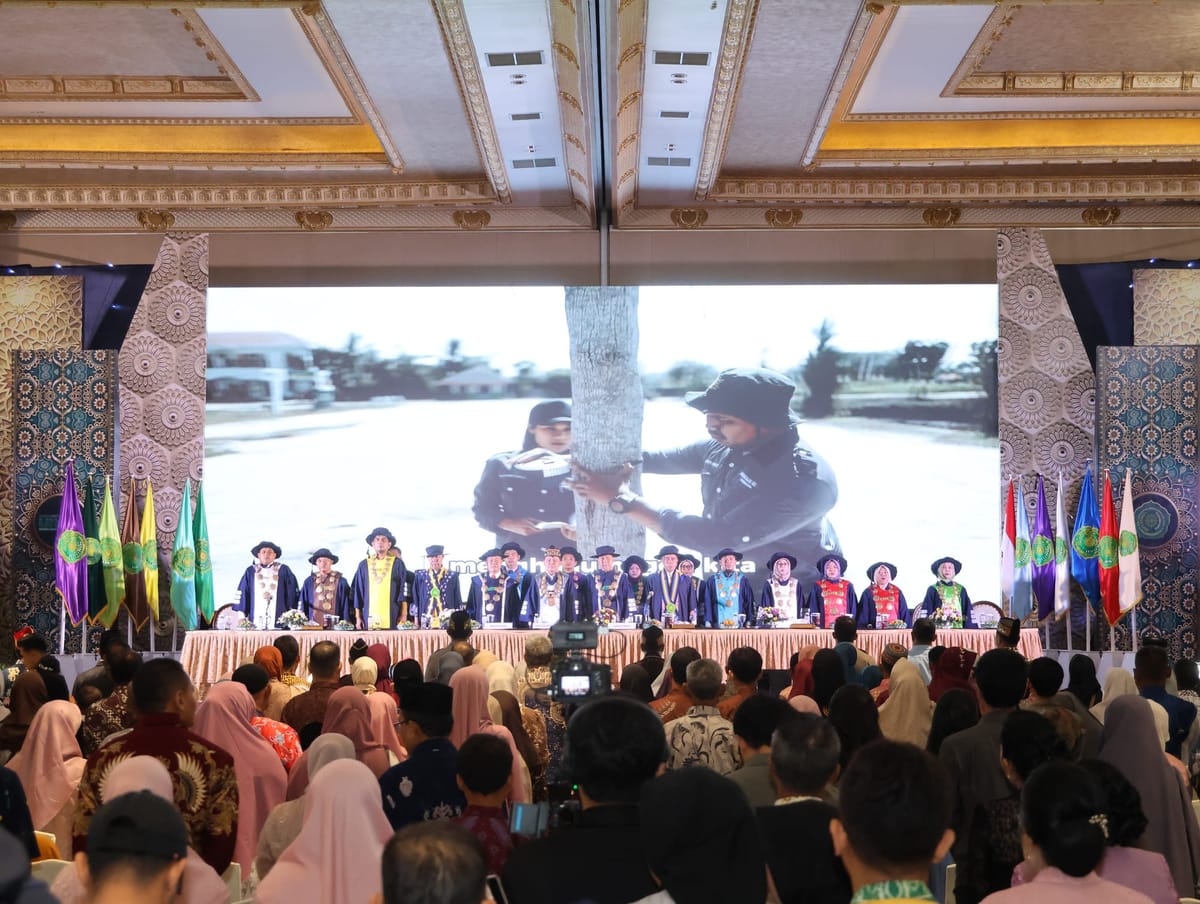 Kapolda Kalteng Hadiri Wisuda 2.013 Mahasiswa UMPR dan Pengukuhan Guru Besar
