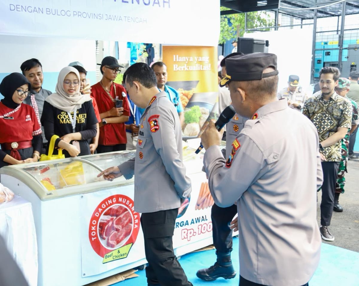 Kapolri Buka Gerakan Pangan Murah di Gedawang, Bantu Warga Penuhi Kebutuhan Pokok