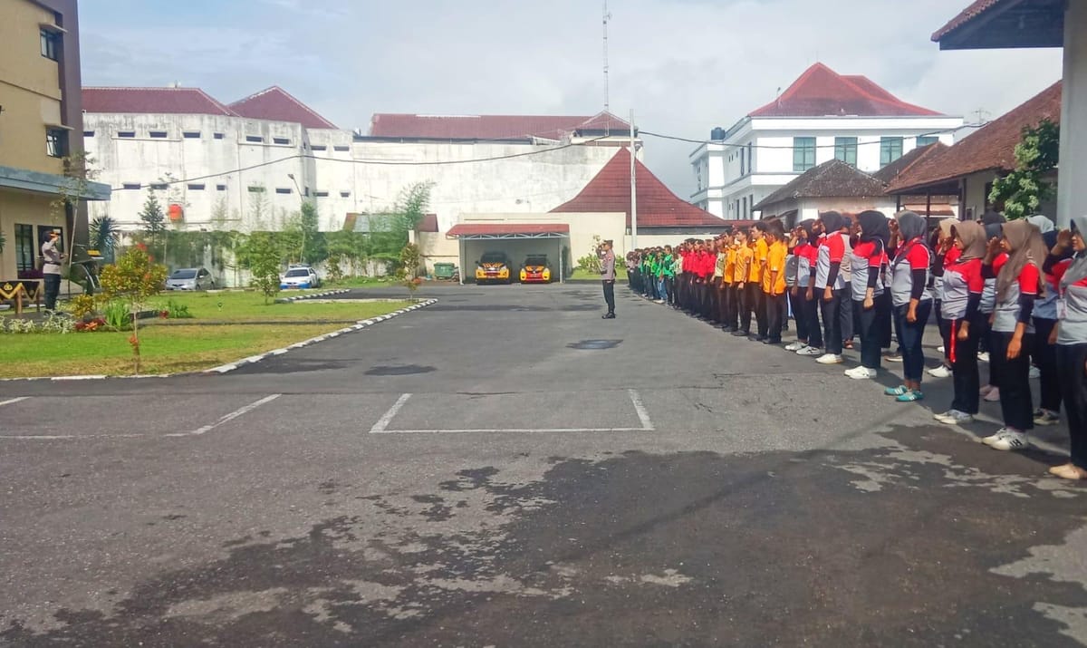 Komunitas Ojol dan Pekerja Ikuti Apel Kamtibmas di Polres Magelang Kota