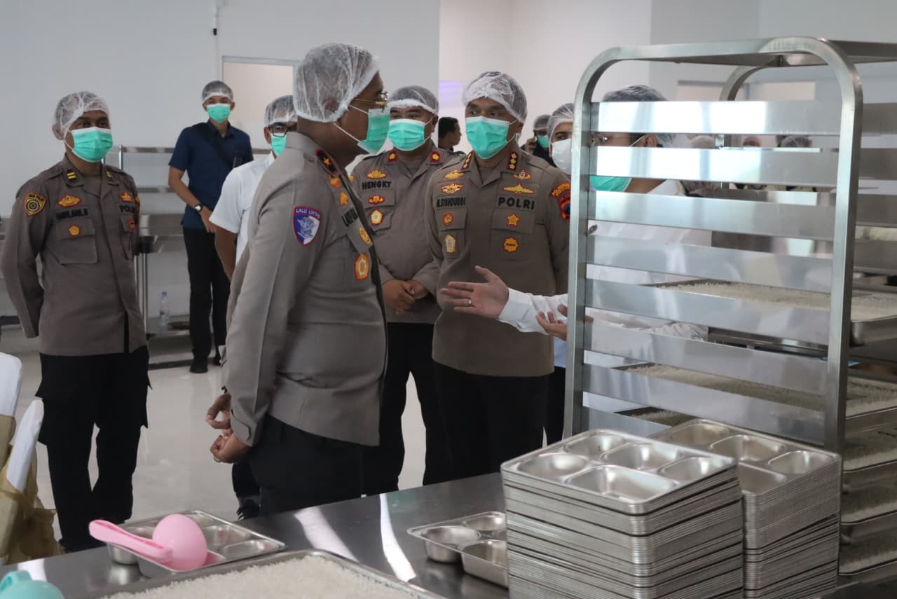 Pastikan Asupan Gizi Personel Terpenuhi, Kapolda Jateng Sambangi SPPG Polrestabes Semarang