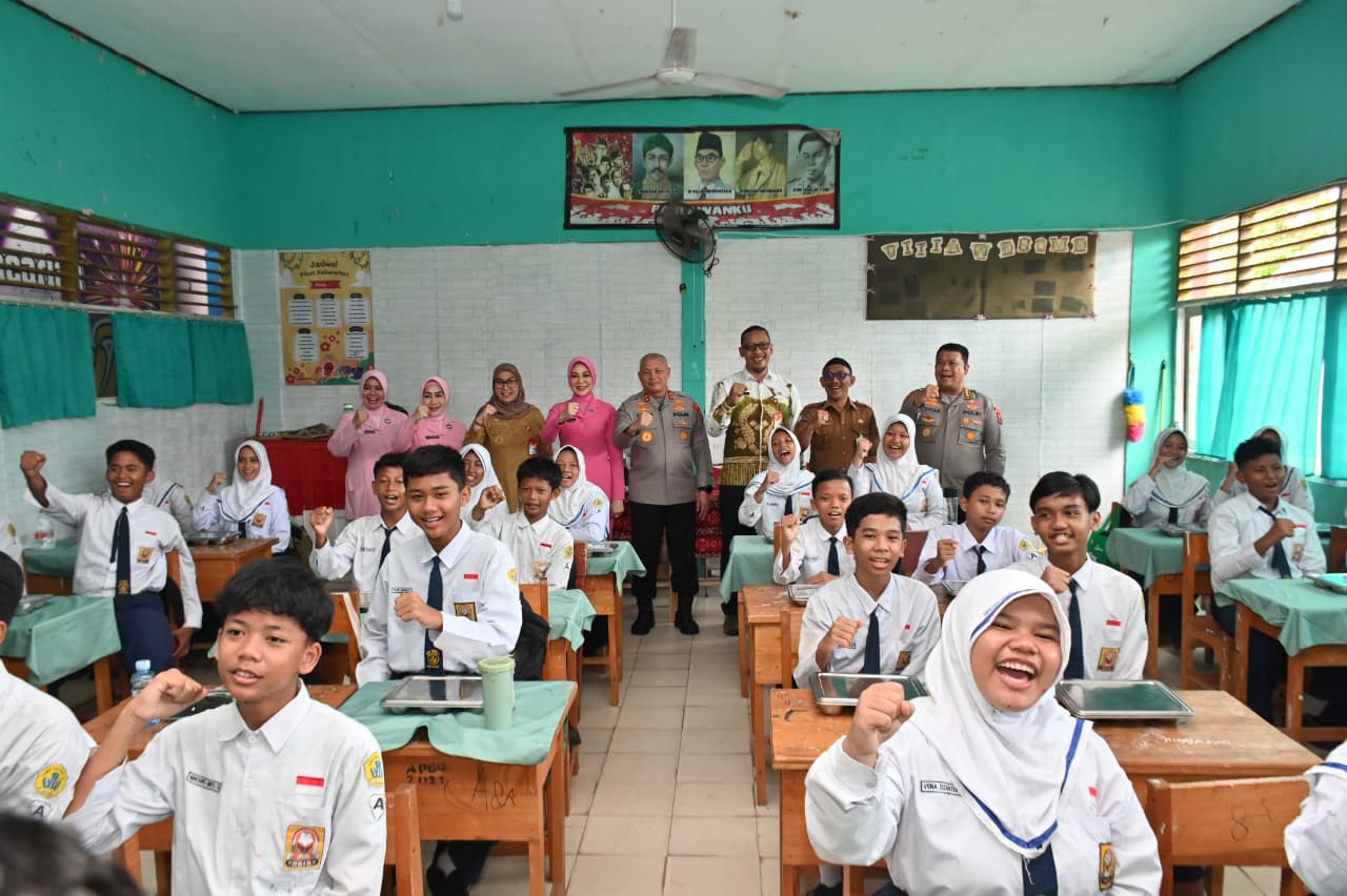 Pastikan Kualitas Sehat dan Higienis, Kapolda Kalsel Cicipi Makanan MBG dari SPPG