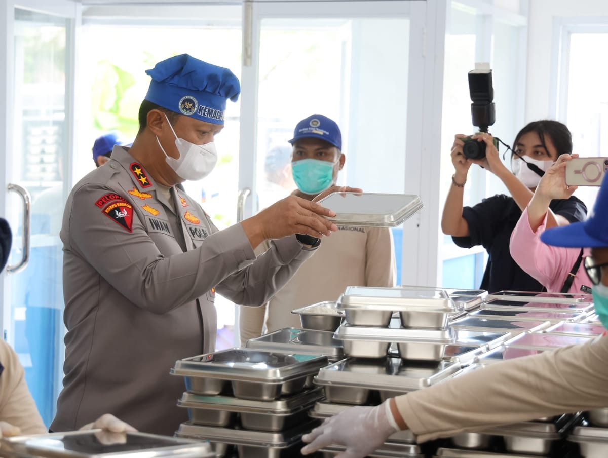 Perdana, SPPG Kemala 1 Presisi Polda Kalteng Bagikan 1000 Paket MBG ke SMPN 2 Palangka Raya