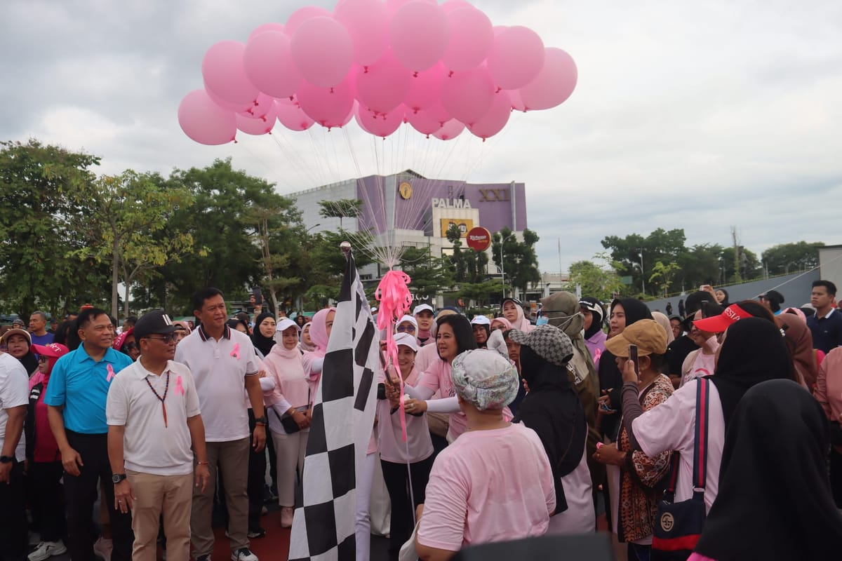 Peringati Hari Kanker Payudara Sedunia, Kapolda Kalteng Ikuti Jalan Sehat Bersama YKI dan Masyarakat