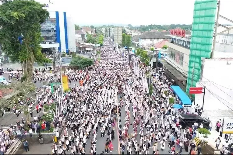 Polres Magelang Kota Meriahkan Harmoni Pesona Batik Lewat Flashmob Tari Kolosal