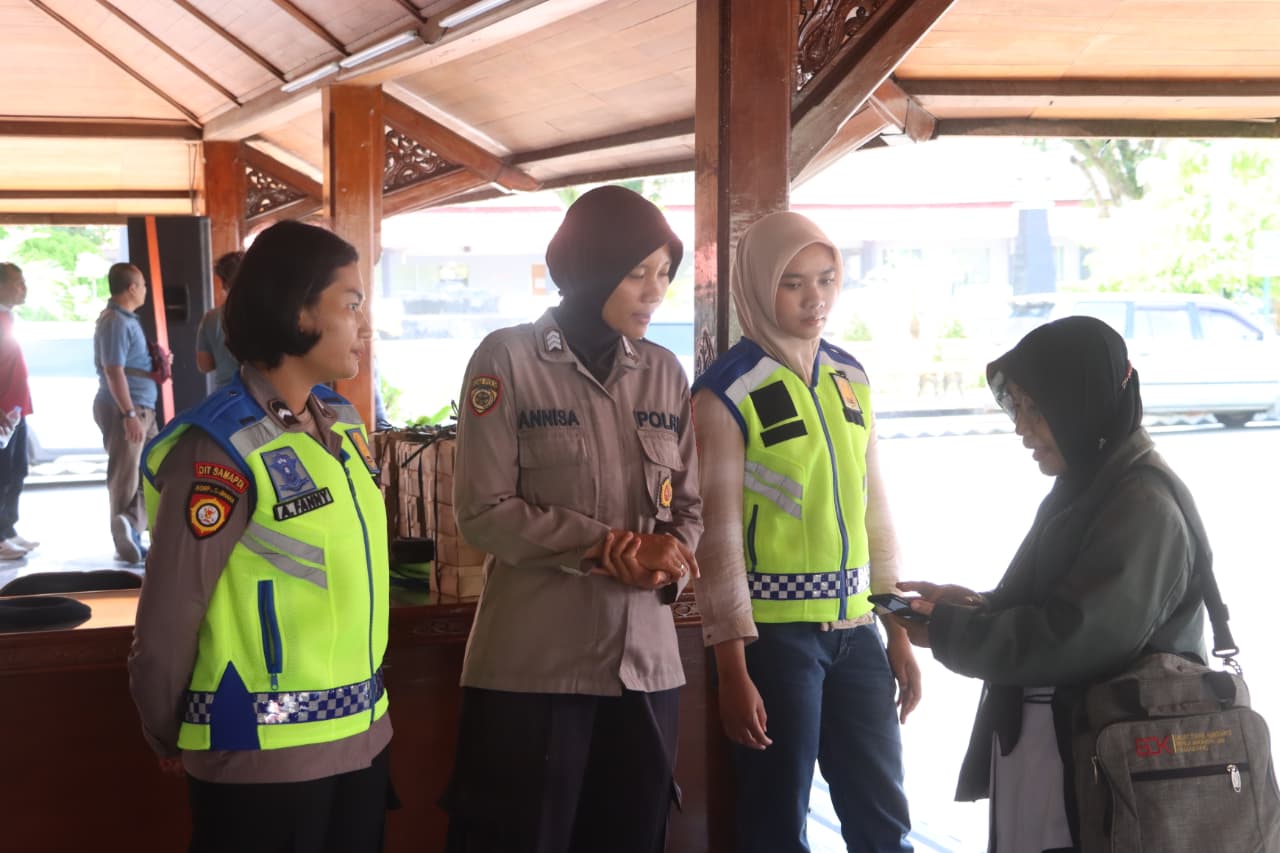 Polresta Cilacap Kawal Aksi Damai Guru Madrasah dengan Pendekatan Humanis