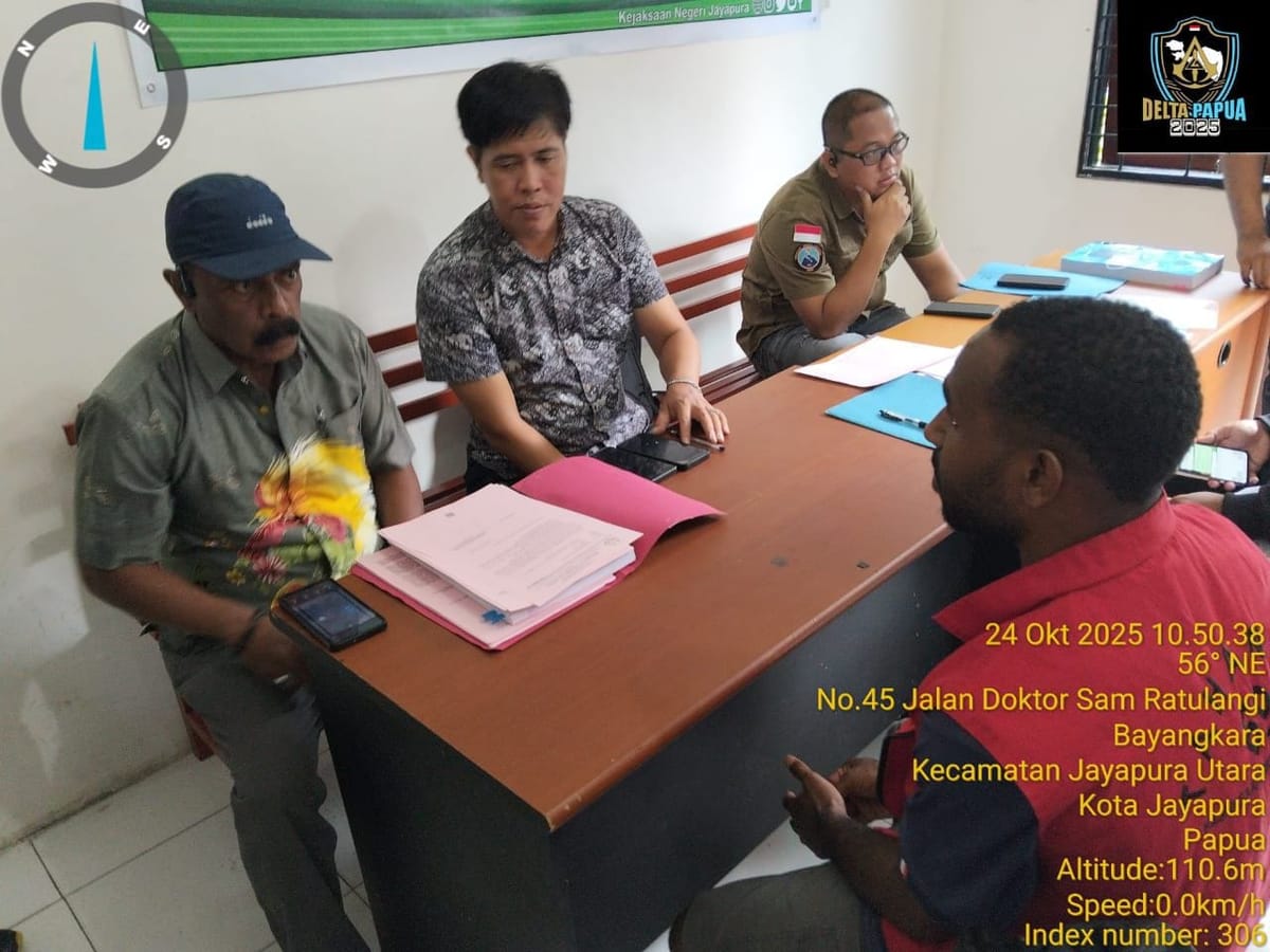 Satgas Operasi Damai Cartenz Serahkan Tersangka dan Barang Bukti ke Kejari Jayapura