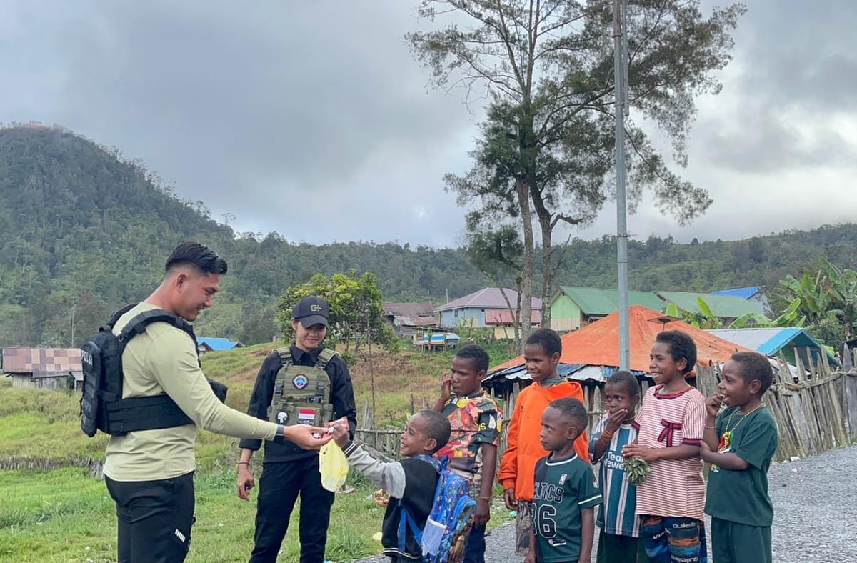 Satgas Ops Damai Cartenz Gelar Pemeriksaan Kesehatan dan Interaksi Humanis Bersama Masyarakat Sinak