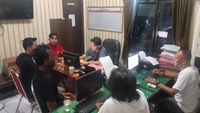 Satpol PP Dikeroyok Orang Mabuk Saat Menolong Pedagang di Cilacap