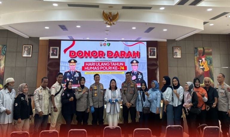 Sinergi Polri dan Media: Wakapolda Sumbar Hadiri Donor Darah Polda Sumbar di HUT Humas Polri ke-74