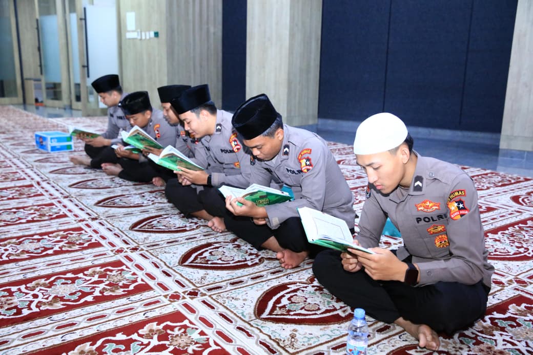 Spirit Jumat Berkah, Humas Polri Laksanakan Khataman dan Doa Bersama untuk Kebaikan Bangsa