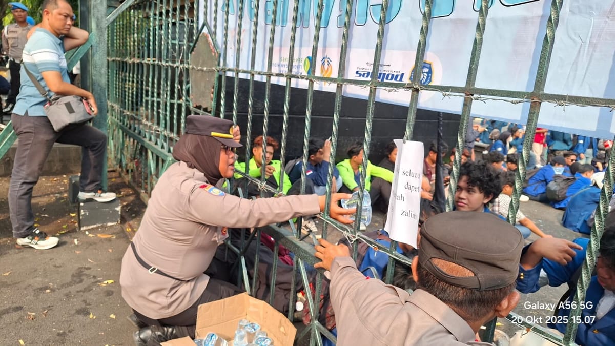 Suasana Kondusif dan Humanis Warnai Pengamanan Aksi Unjuk Rasa Mahasiswa di Jateng