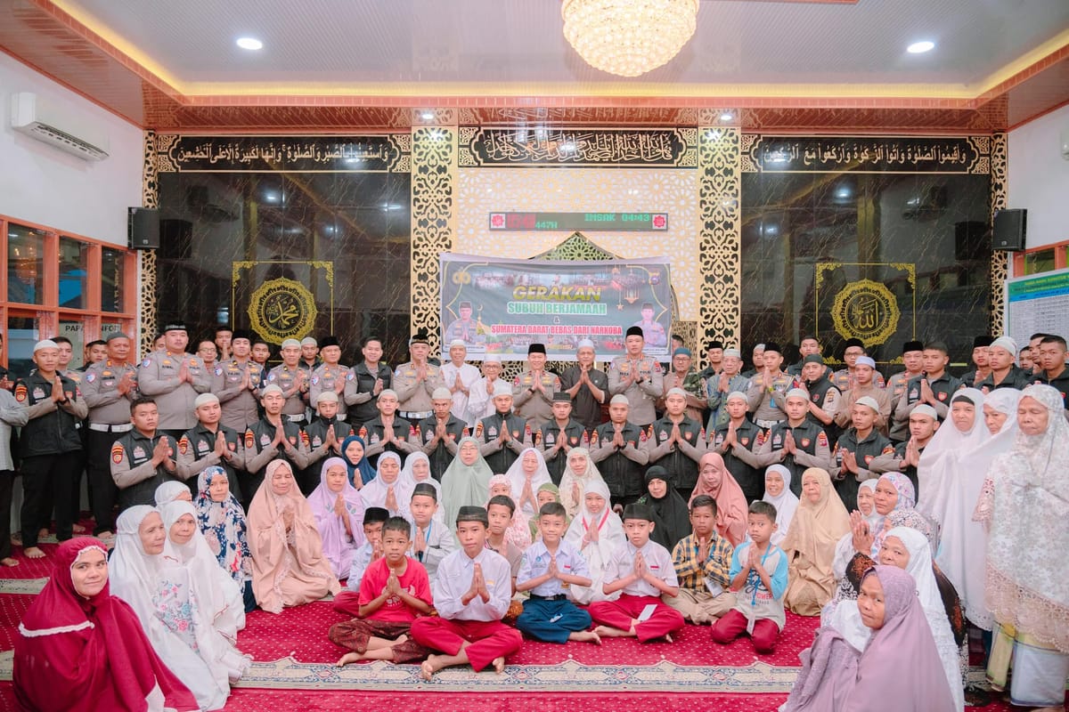 Wakapolda Sumbar Brigjen Pol Solihin Ajak Anggota dan Warga Padang Jaga Iman Lewat Gerakan Subuh Berjemaah