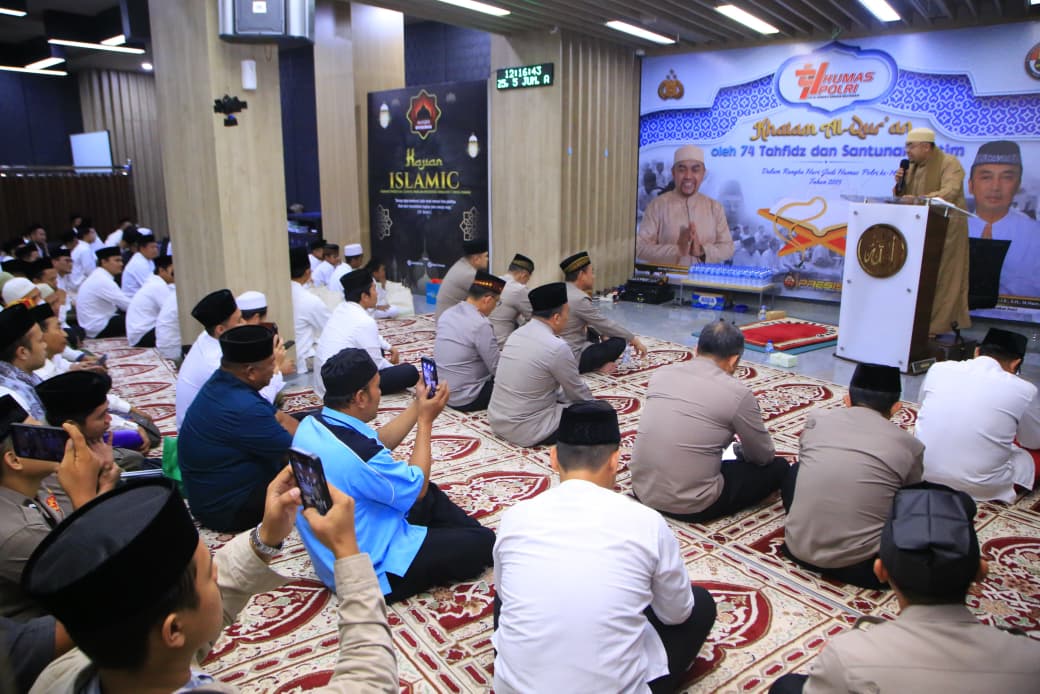 Wujud Kepedulian, Humas Polri Santuni 100 Anak Yatim pada Khitanan Massal HUT Ke-74
