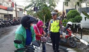 Wujud Pelayanan Prima, Polantas Kawal Kegiatan CFD di Simpang Lima Semarang