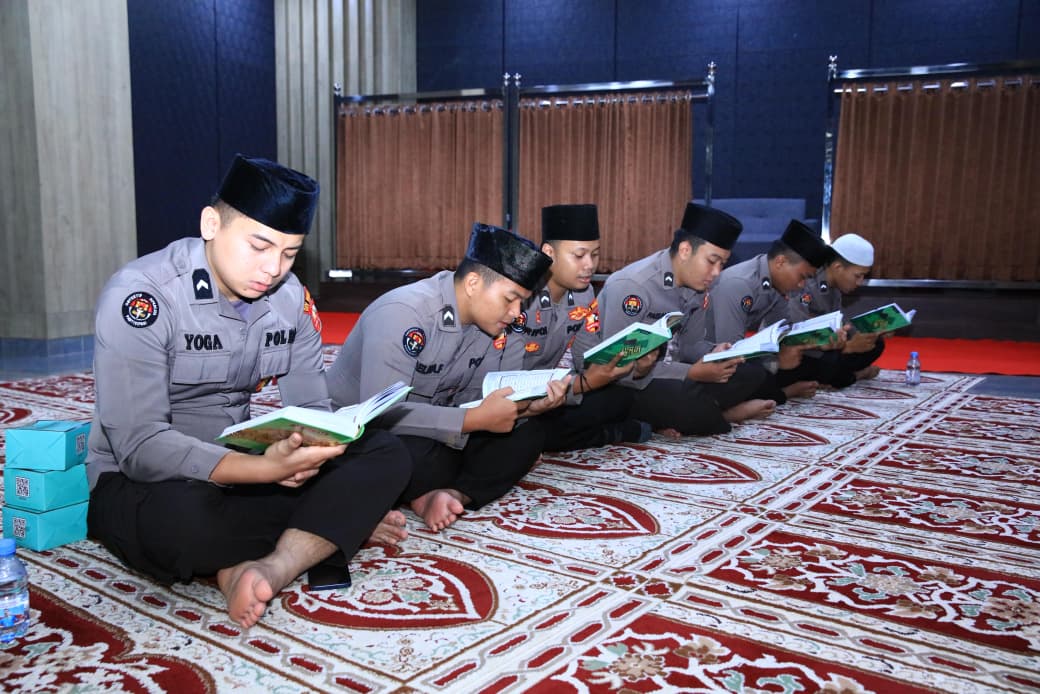 Wujud Syukur dan Kebersamaan, Humas Polri Laksanakan Khataman dan Doa Bersama di Hari Jumat