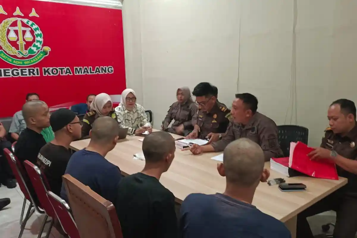 12 Tersangka Perusakan Polresta Malang Kota Resmi Dilimpahkan ke Kejari, Proses Hukum Berlanjut ke Pengadilan