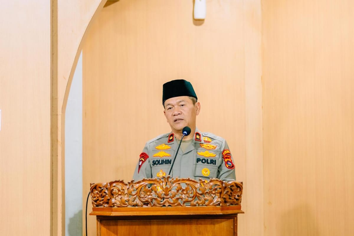 Bangun Kedekatan dengan Masyarakat, Wakapolda Sumbar Turun Langsung ke Masjid Al-Iman untuk Subuh Berjamaah