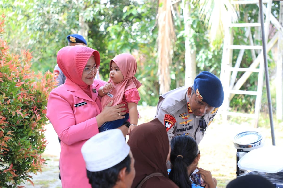 Brimob Kalteng Hadir untuk Rakyat: Gelar Pengobatan Gratis di Kelurahan Marang, Warga Antusias Sambut Bakti Kemanusiaan