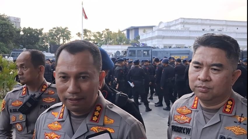 Humanis di Lapangan, Polwan Polda Sumut Kawal Aksi Tutup TPL Tanpa Bentrokan