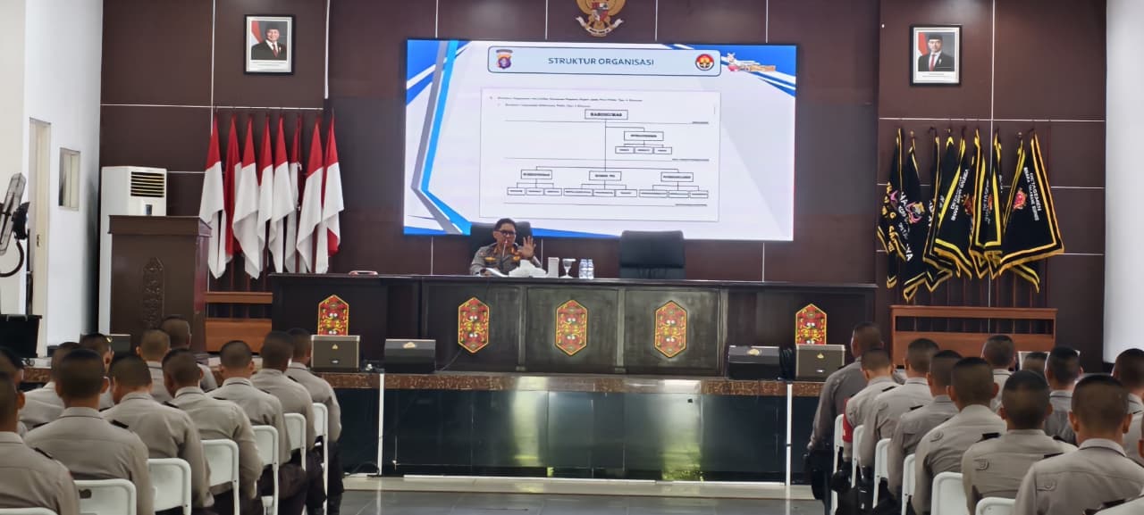 Kabidhumas Polda Kalteng Beri Pembekalan Literasi Digital kepada 143 Siswa SPN