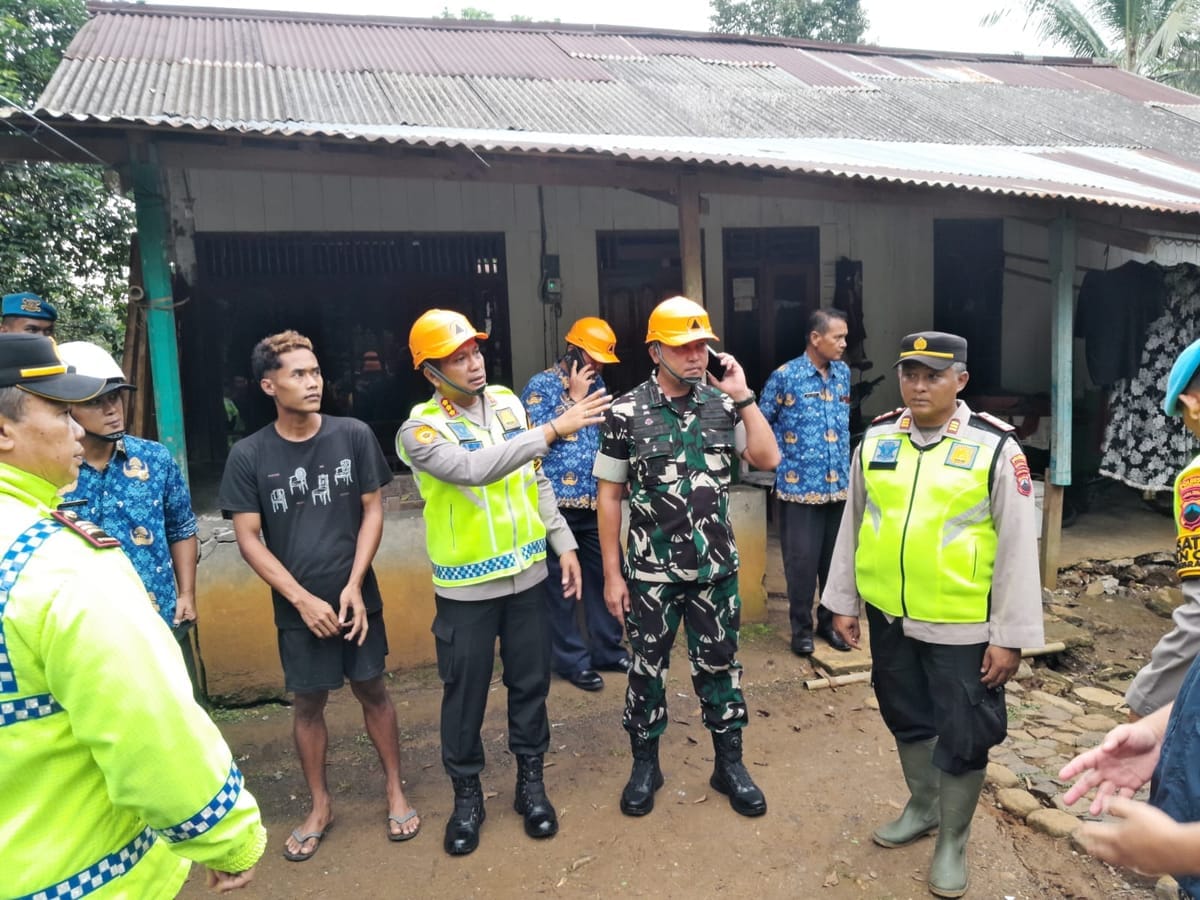Kapolresta dan Forkompimda Banyumas Tinjau Lokasi Pengungsian di Sumpiuh