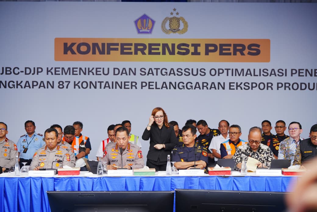Kapolri Hadiri Pengungkapan 87 Kontainer Pelanggaran Ekspor Produk Turunan CPO
