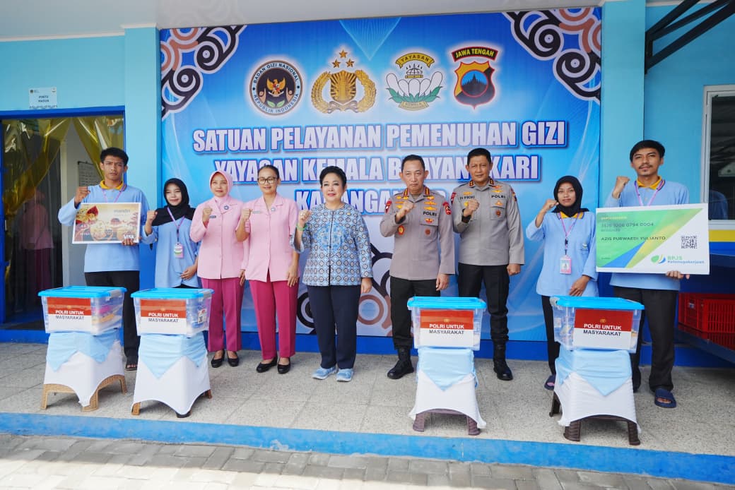 Kapolri dan Ketua Komisi IV DPR Tinjau SPPG YKB Polres Karanganyar, Dukung Program MBG