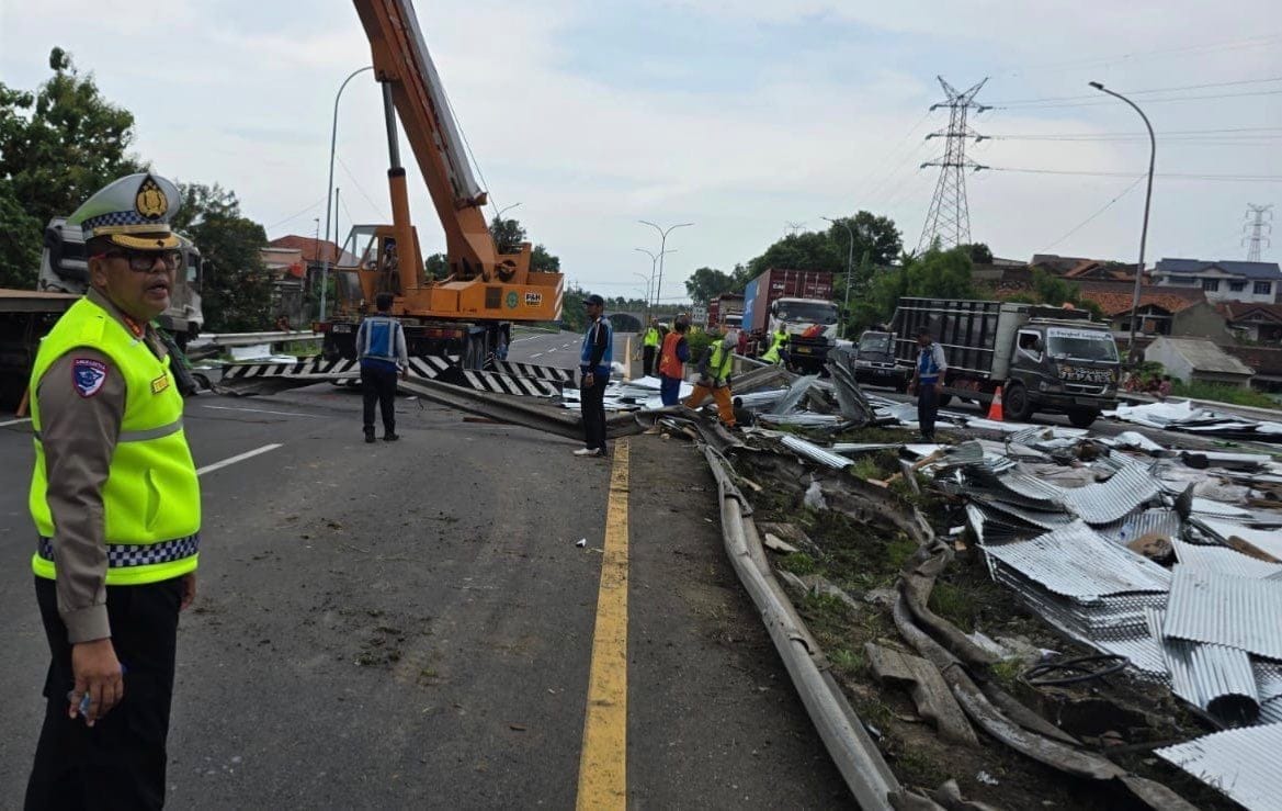 Kecelakaan Beruntun Terjadi di Tol Semarang, Dua Korban Meninggal