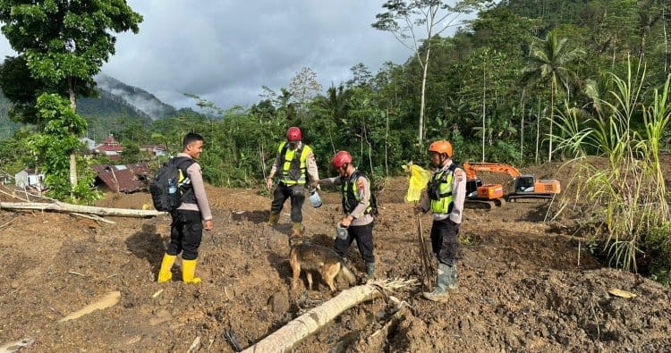 Ketepatan Unit K9 Polda Jateng Berbuah Hasil di Lokasi Bencana Pandanarum