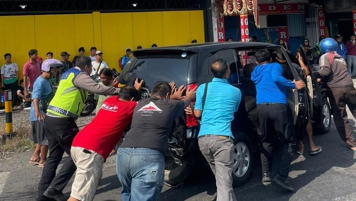 Laka Beruntun Libatkan 5 Kendaraan di Kartasura, Diduga Dipicu Bus Rem Blong