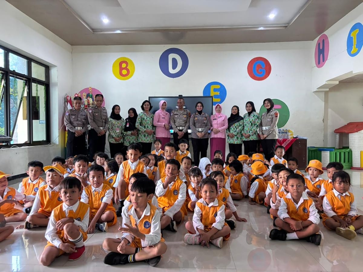 Operasi Zebra Candi 2025, Ditlantas Polda Jateng Edukasi Siswa Soal Tertib Berlalu Lintas