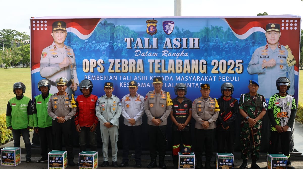 Peduli Keselamatan Jalan, Kapolda Kalteng Salurkan Bantuan kepada Ojol dan ERP