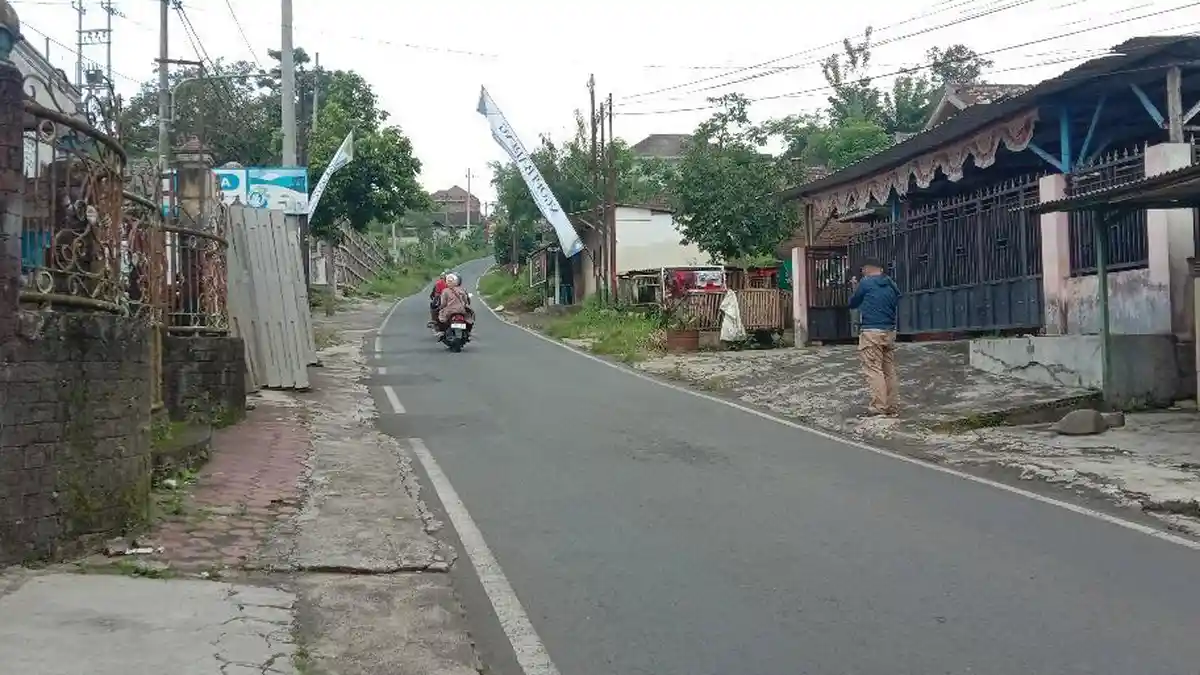 Pemuda Lari Minta Tolong di Jalan KH Malik Dalam Malang, Diduga Jadi Korban Kejahatan