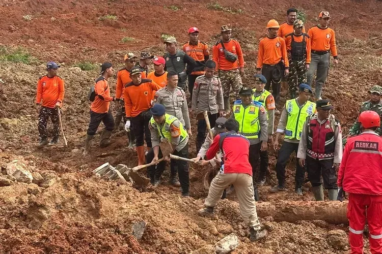 Polresta Cilacap Libatkan Anjing Pelacak Percepat Pencarian 20 Korban Longsor