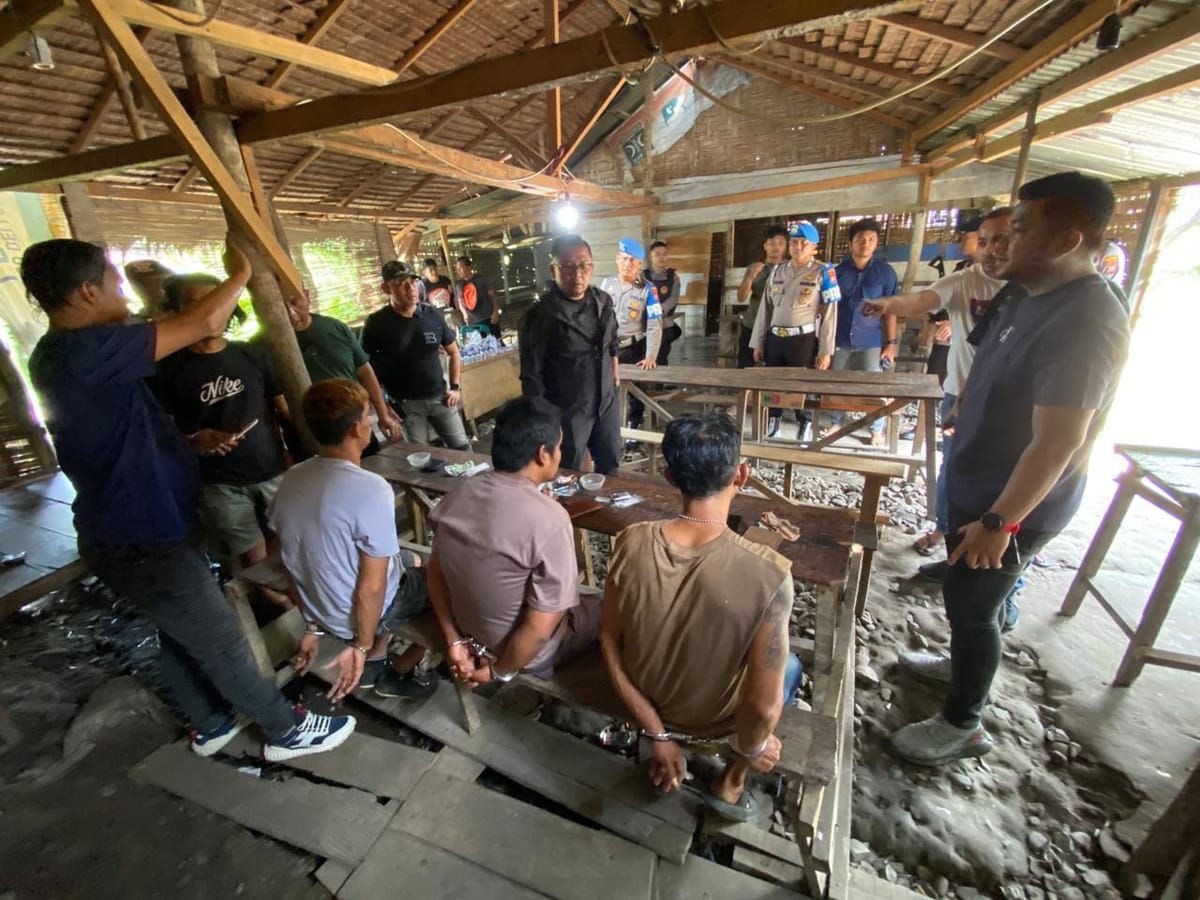 Polrestabes Medan Gerebek Sarang Narkoba di Serba Jadi, 3 Pelaku Diringkus dan 20 Bong Disita